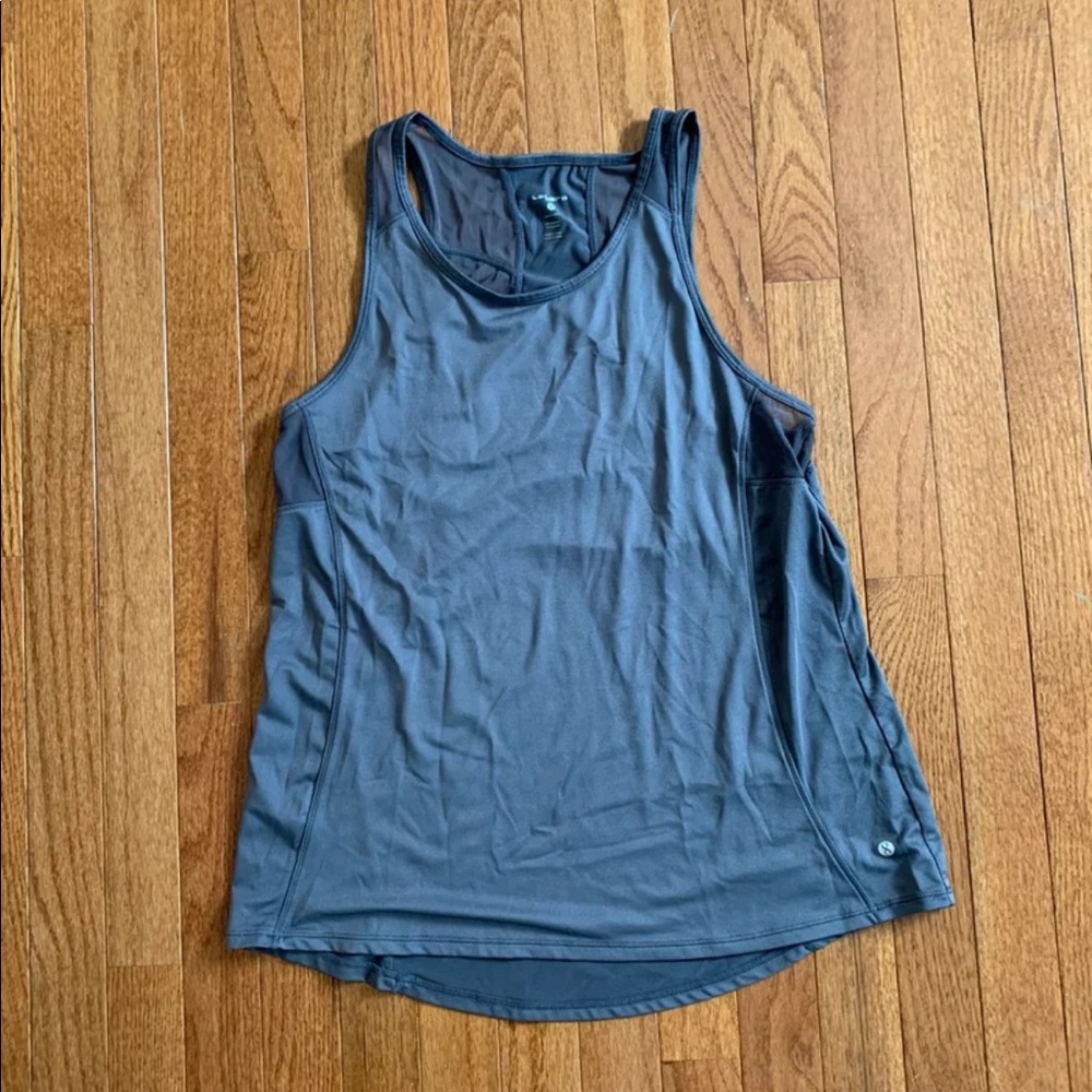 Layer 8 quick dry tank top size Medium